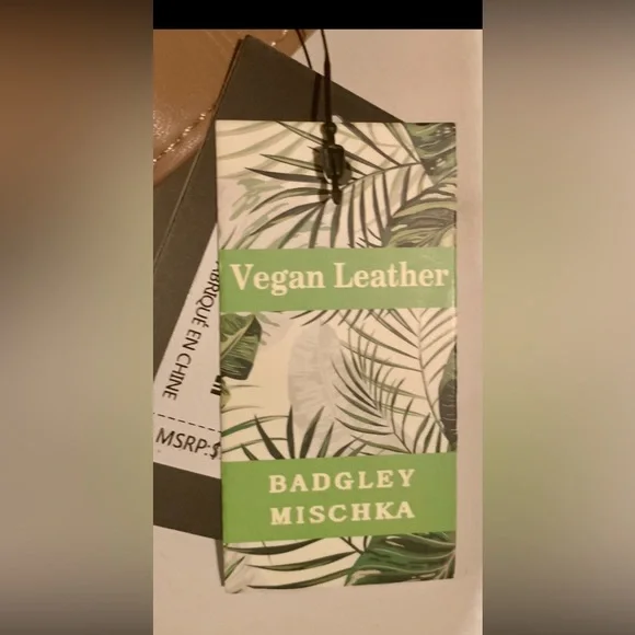 SOLD NWT Badgley Mischka Quilted Messenger Vegan Leather bag  in Taupe - Picture 14 of 14